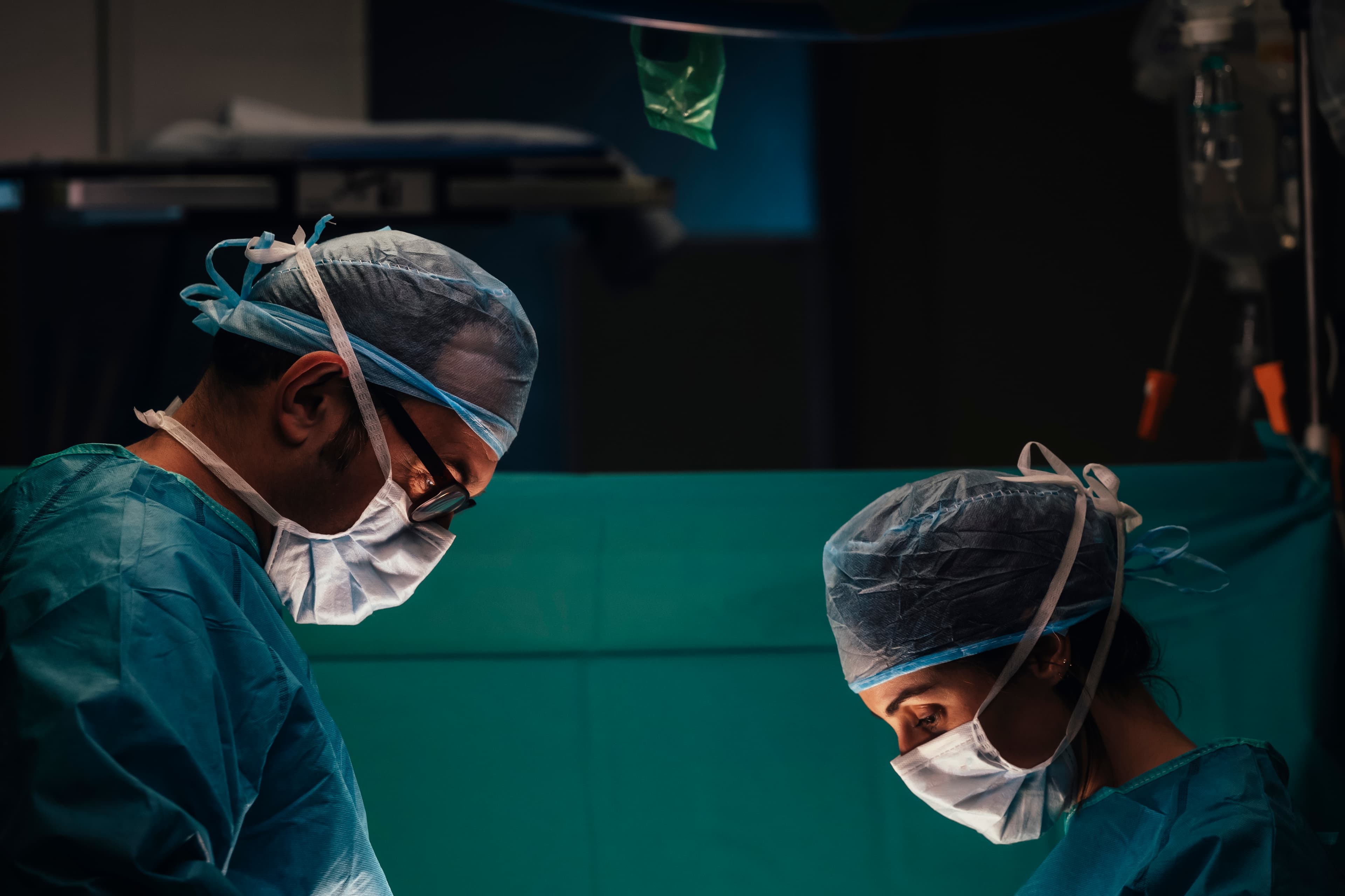 Medical specialists operating